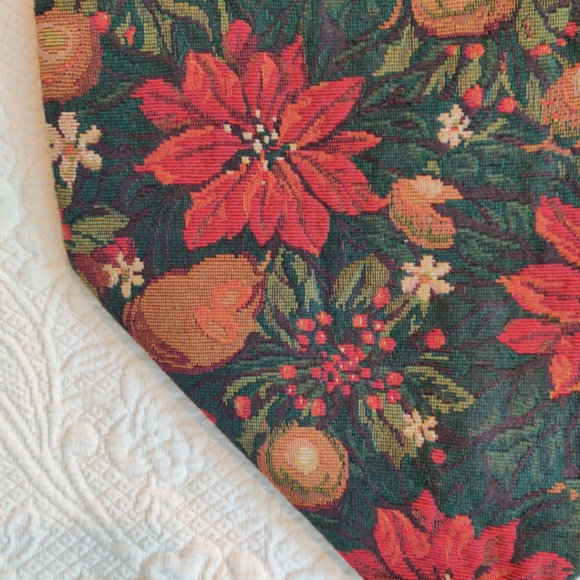 Poinsettia Christmas Holiday Dinner Party Table Runner Approx 13 X 70 - Picture 3 of 7